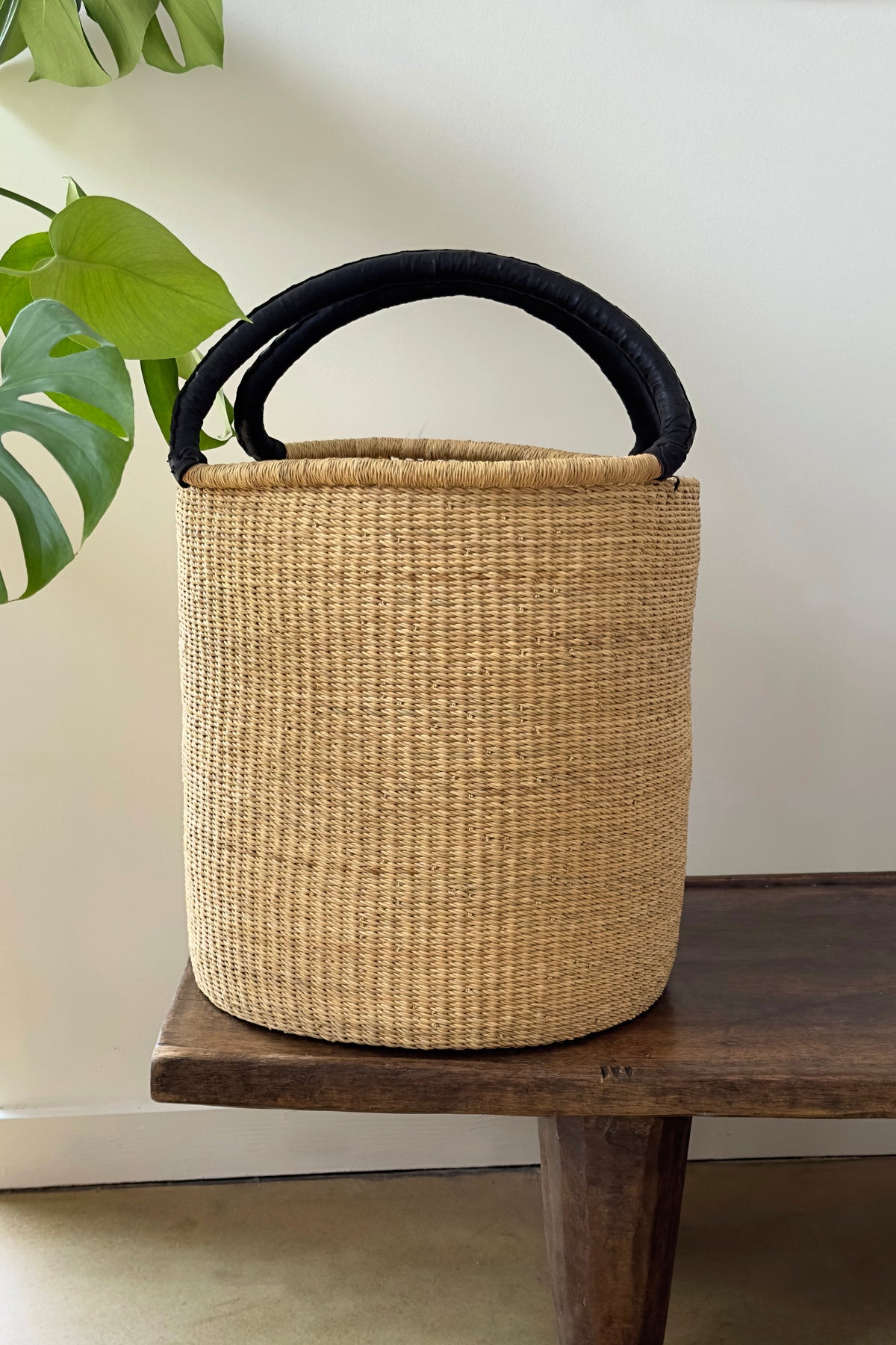 Simple Streamlined Hamper, second close-up detail view