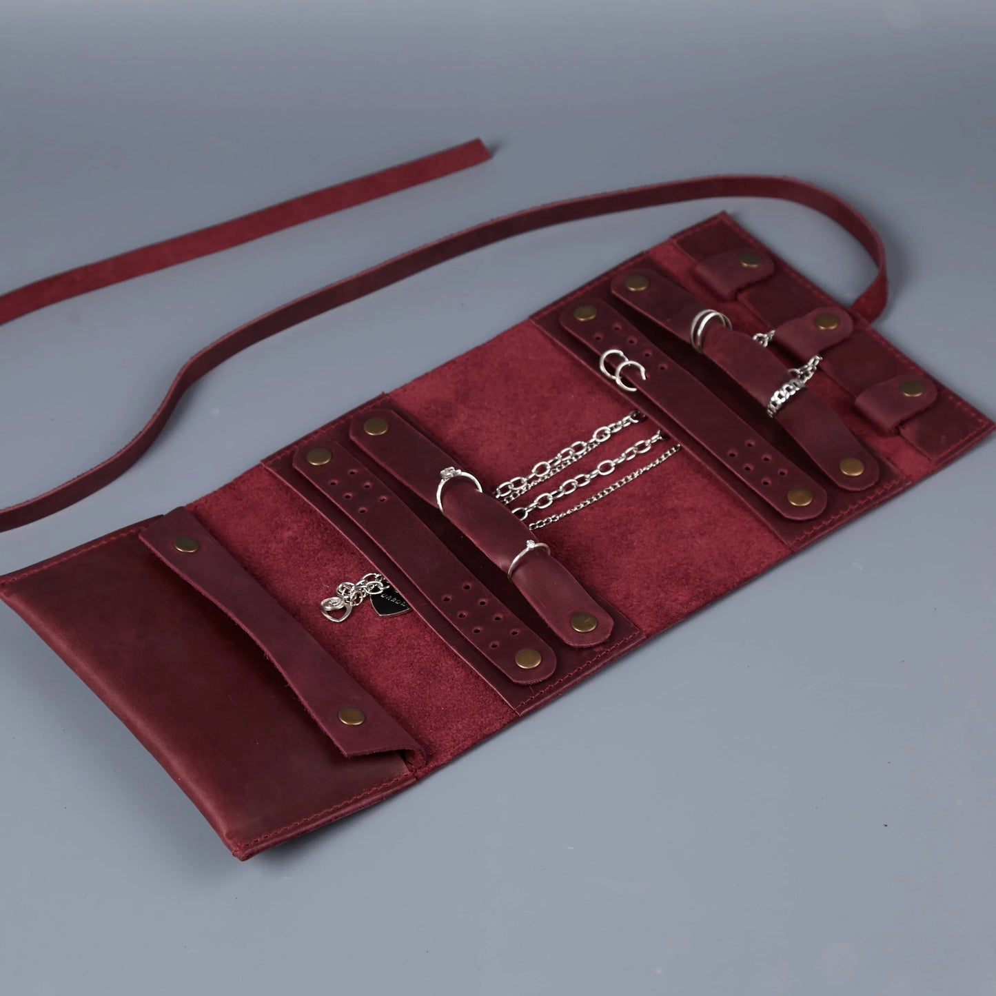 Beauty Weekend Jewelry Organizer — Burgundy