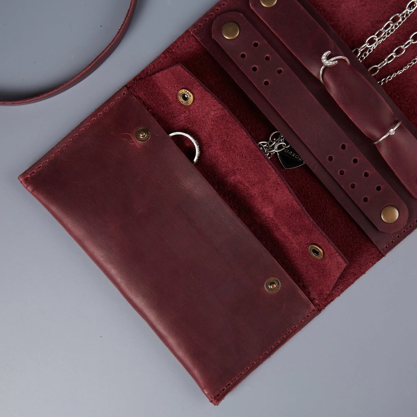 Beauty Weekend Jewelry Organizer — Burgundy