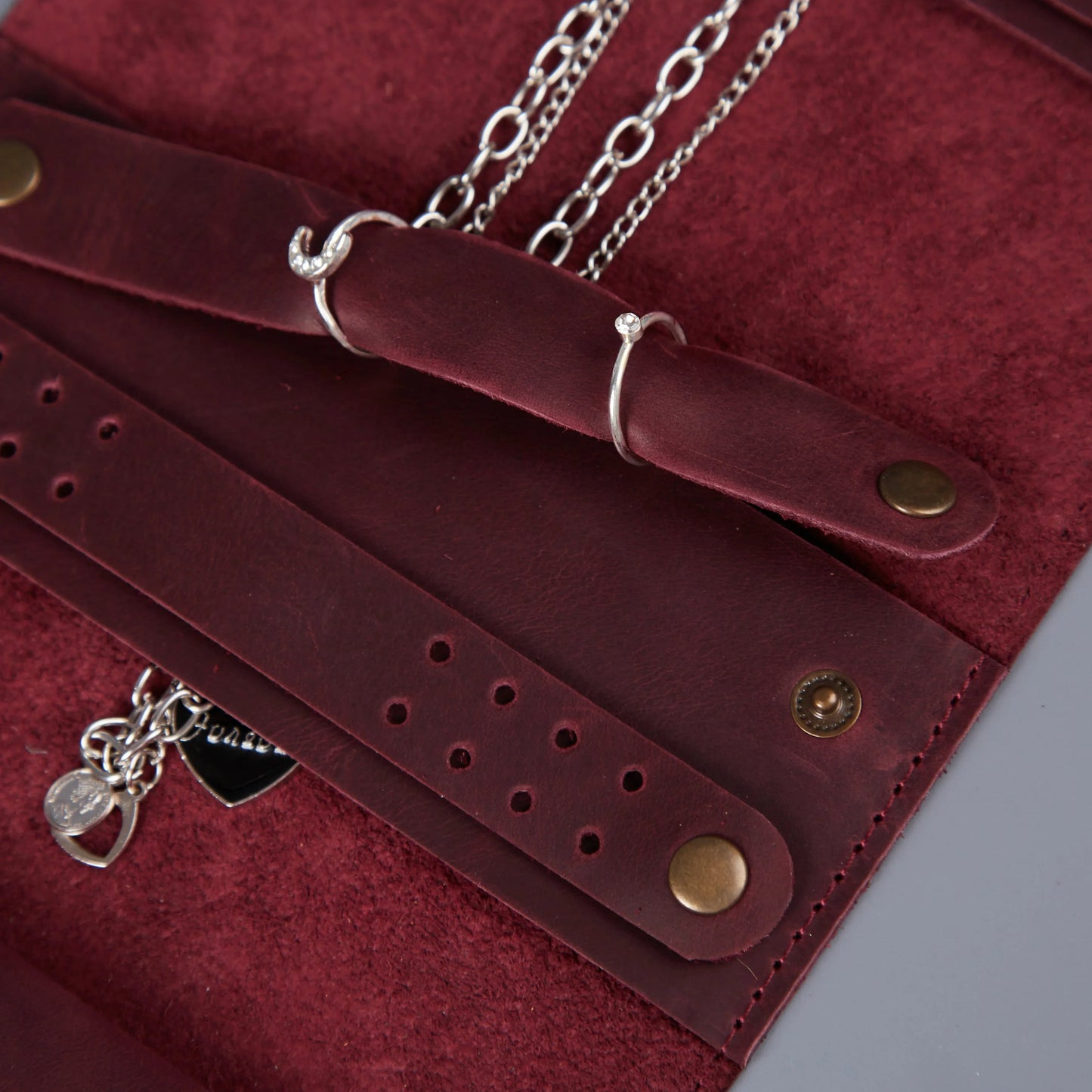 Beauty Weekend Jewelry Organizer — Burgundy