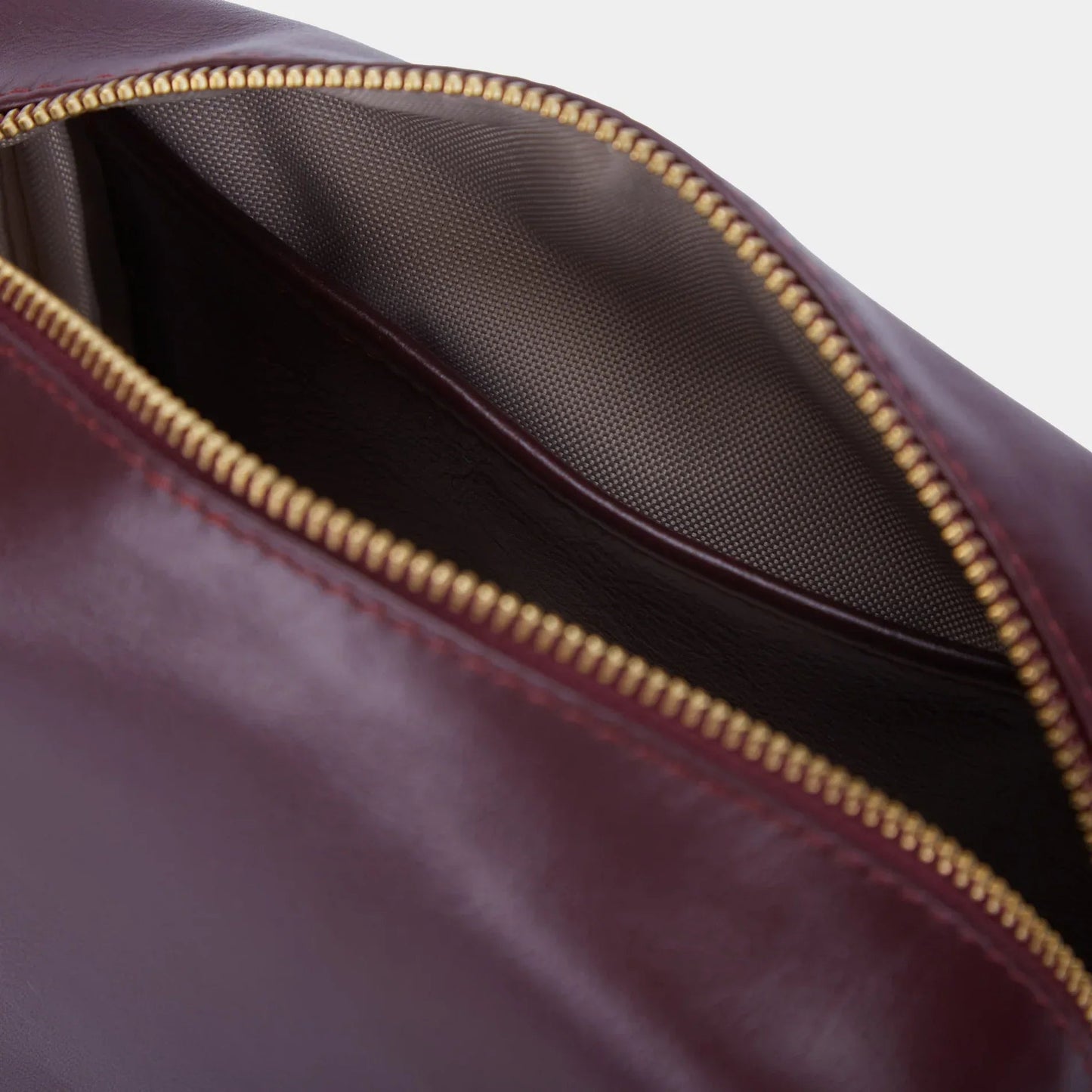 Mirage Leather Toiletry Bag — Burgundy